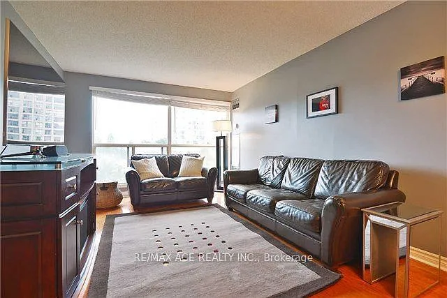 2261 Lake Shore Blvd W #301 — Photo 4