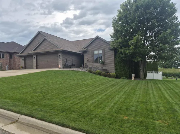 3774 Red Stone Dr, Janesville, WI 53548
