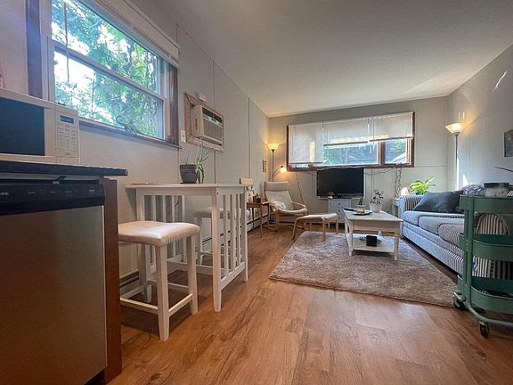 2nd image of 338 18th Ave NE APT 5