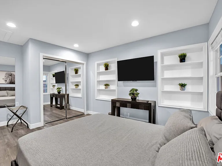 8345 White Oak Ave — Photo 22