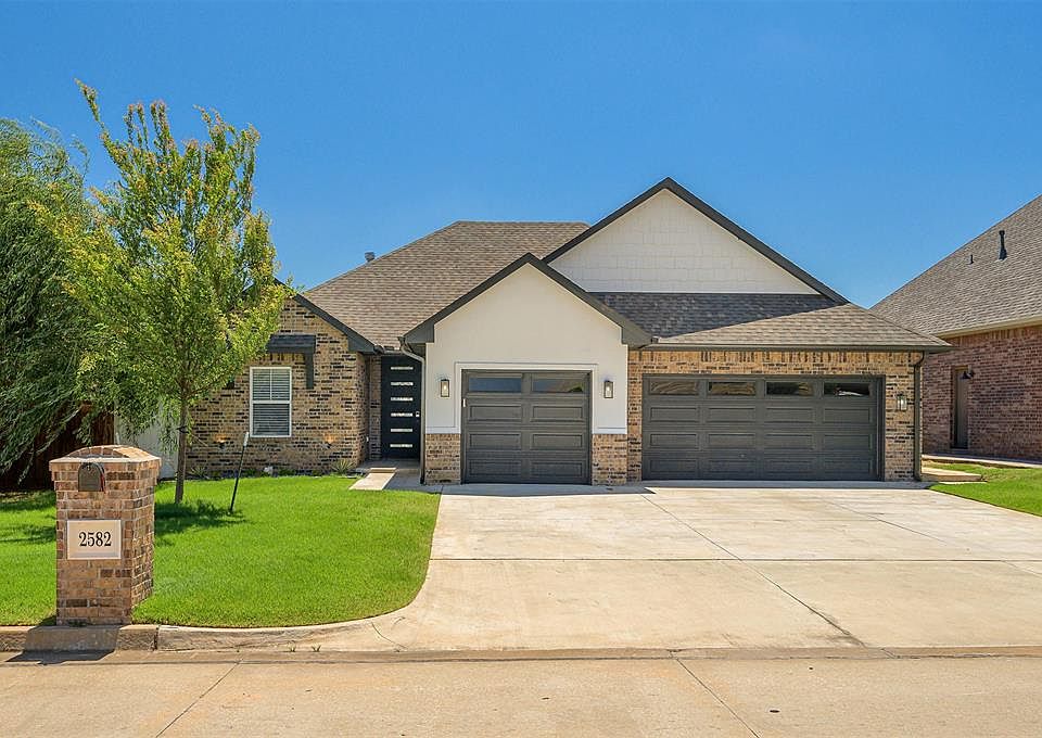 1st image of 2582 Shady Hollow Dr