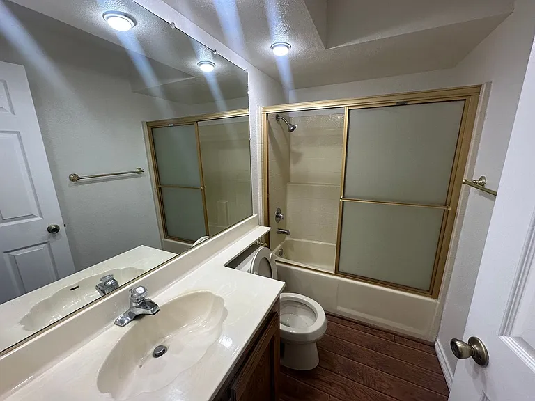 401 Tepatitlan Ct — Photo 9