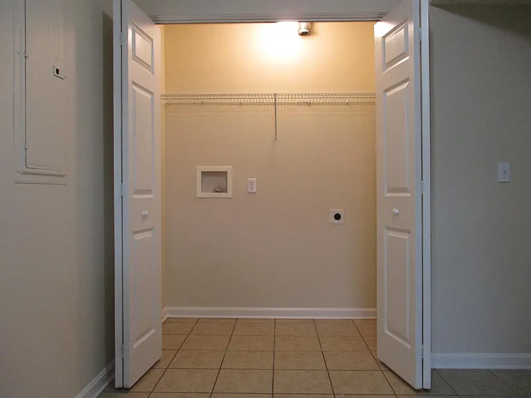 2501 Gladstone Cir #202 — Photo 5