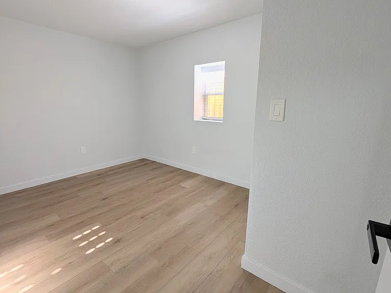 4310 N Steele St — Photo 10