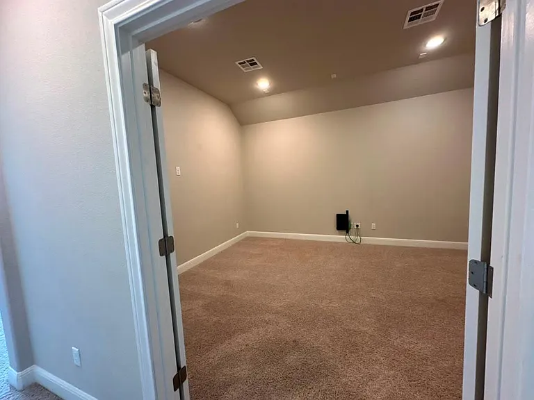 3004 Desert Shade Bnd — Photo 23