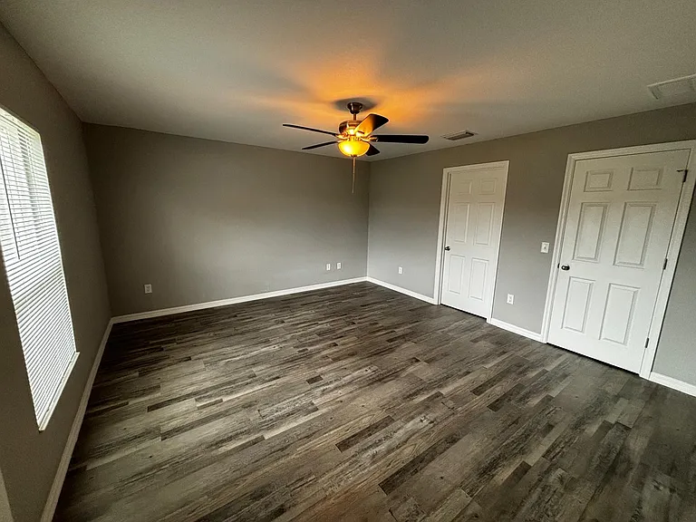 196 Willow Rd — Photo 8