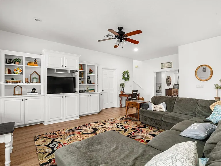 2551 Lakeview Dr — Photo 10