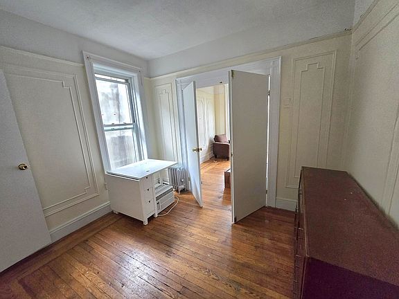 2nd image of 620 E 17th St #3R