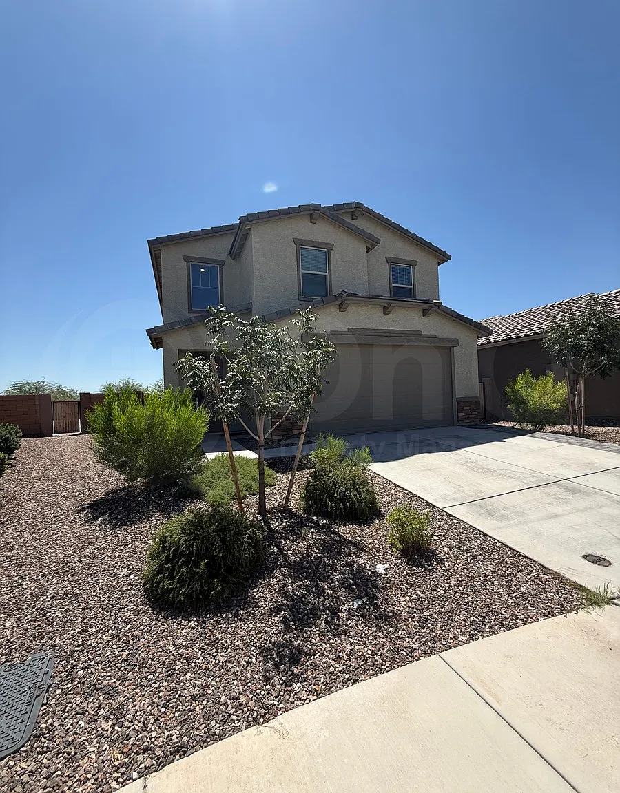4 bed, 2.5 bath, 2391 sqft, $2,299 — Photo 2
