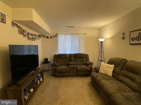 5 Willow Dr, Oley, PA 19547