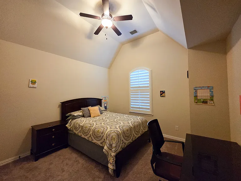 Guest Bedroom 4a (Upstairs)