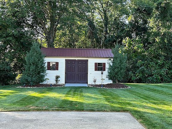 3rd image of 1828 Colleen Dr