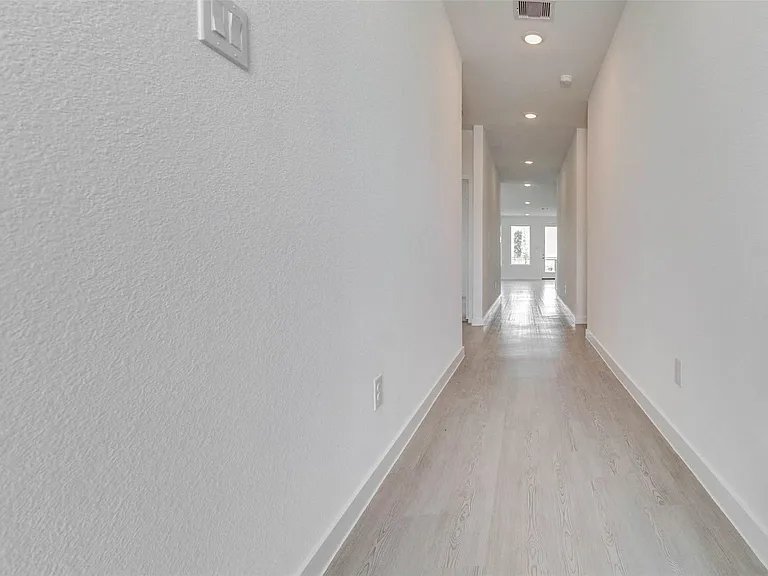 31715 Wild Meadow Dr — Photo 3