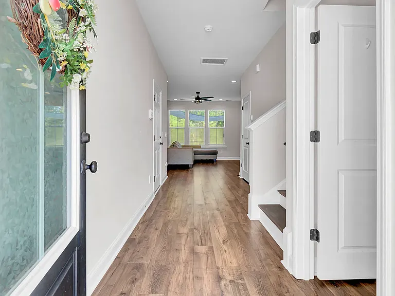 115 Hawthorne Landing Dr — Photo 4
