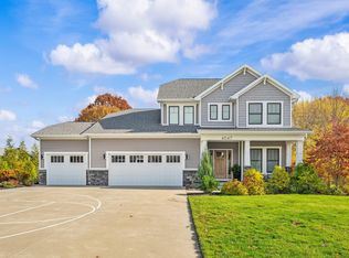 4047 Fox Woods Rd, Saint Joseph, MI 49085