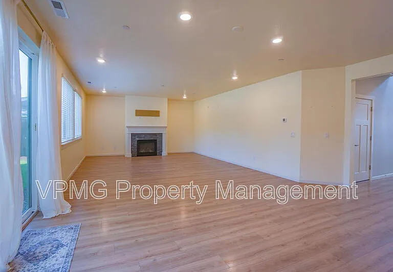 6301 N 89th Ave — Photo 19