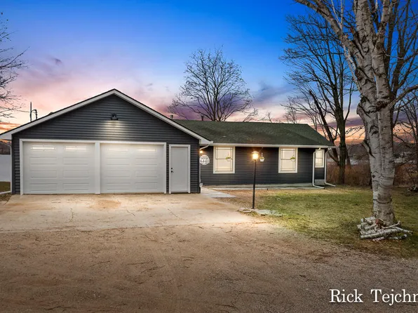 6441 Fisher Rd, Howard City, MI 49329