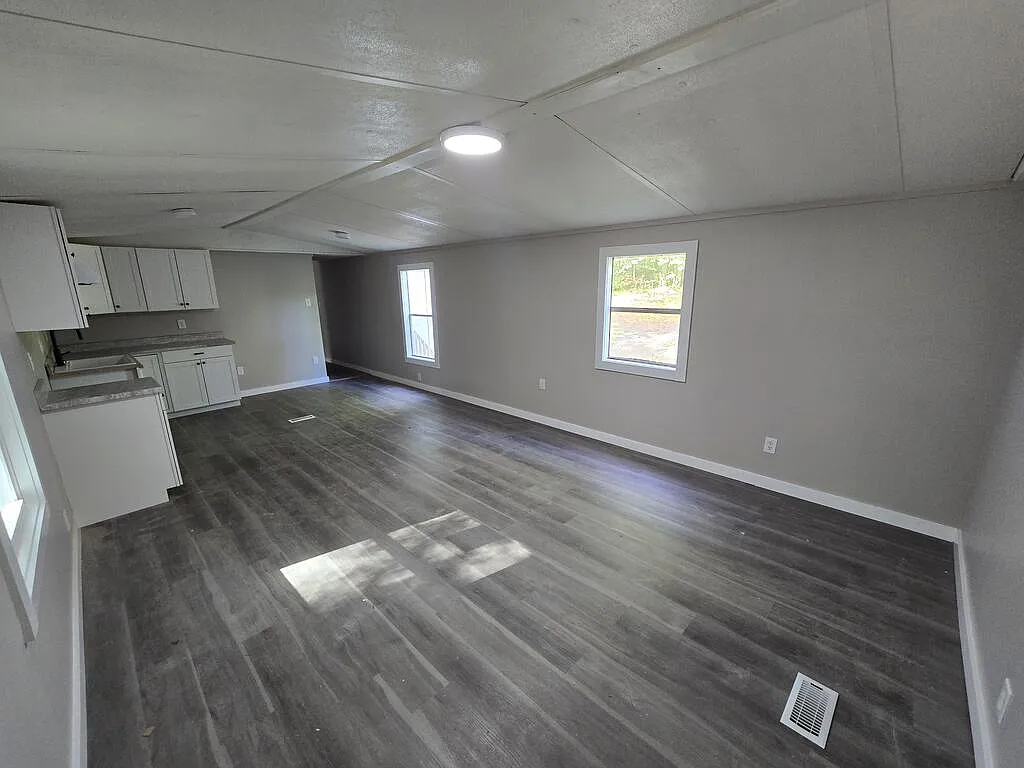 3 bed, 1024 sqft, $1,400 — Photo 3