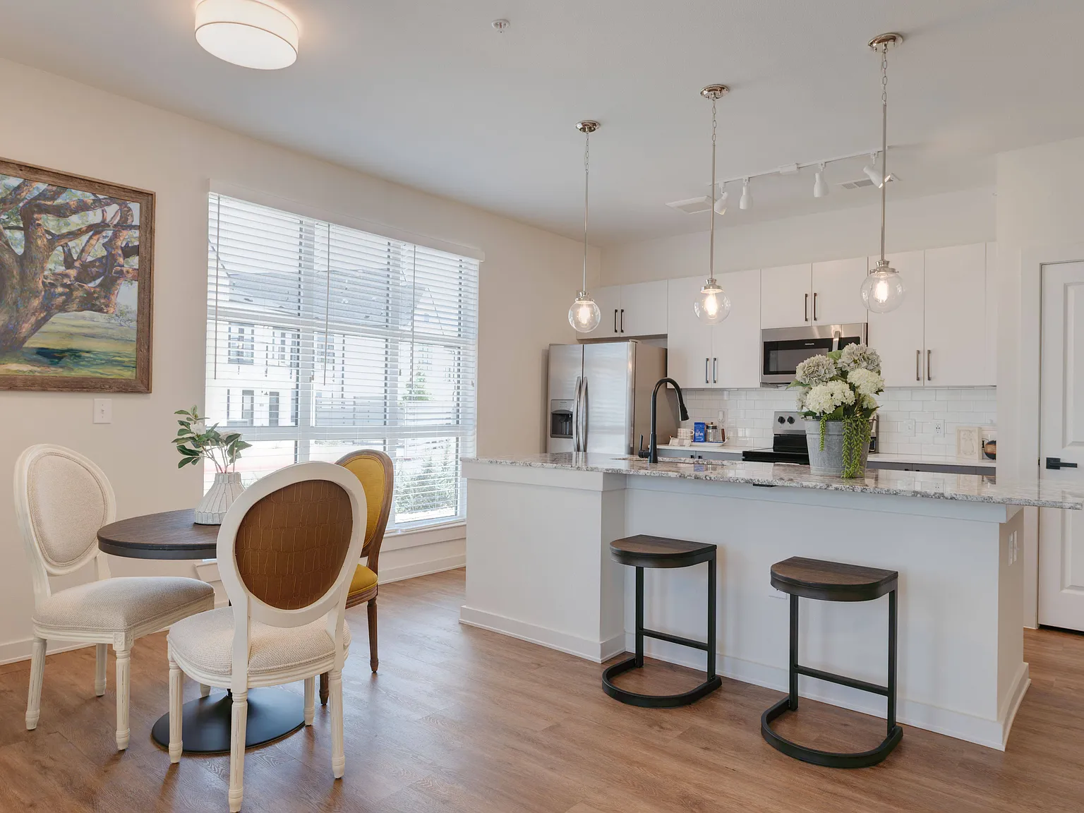 Hermosa Village Apartments — Photo 4