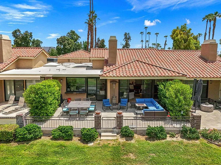 235 Santa Barbara Cir — Photo 2