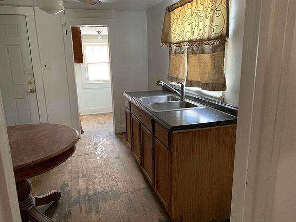 3rd image of 1175 Hawthorne Ave