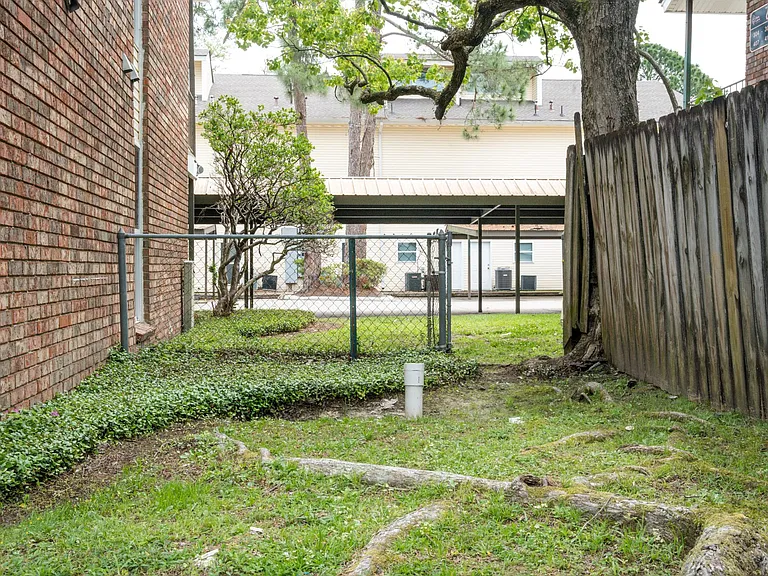 Oak Lane Apartments — Photo 42