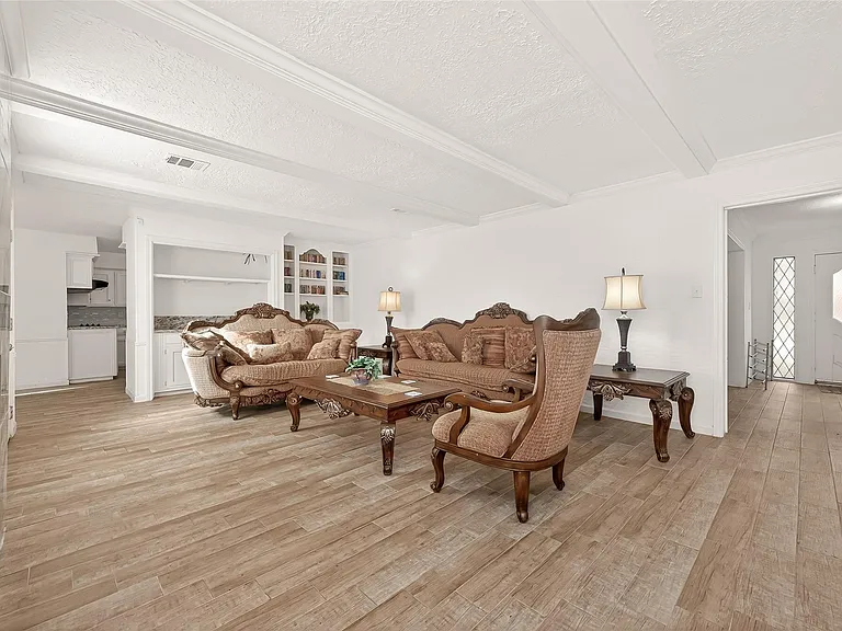 3815 Fernglade Dr — Photo 9