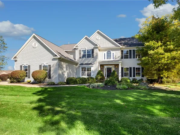 701 Front Royal Cir, Fayetteville, NY 13066