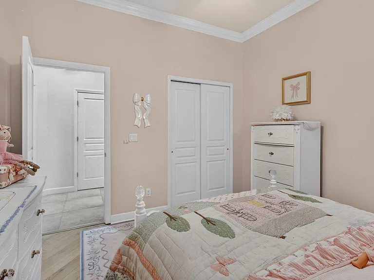 10542 SW Westlawn Blvd — Photo 19