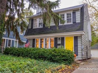 2104 Wealthy St SE, East Grand Rapids, MI 49506
