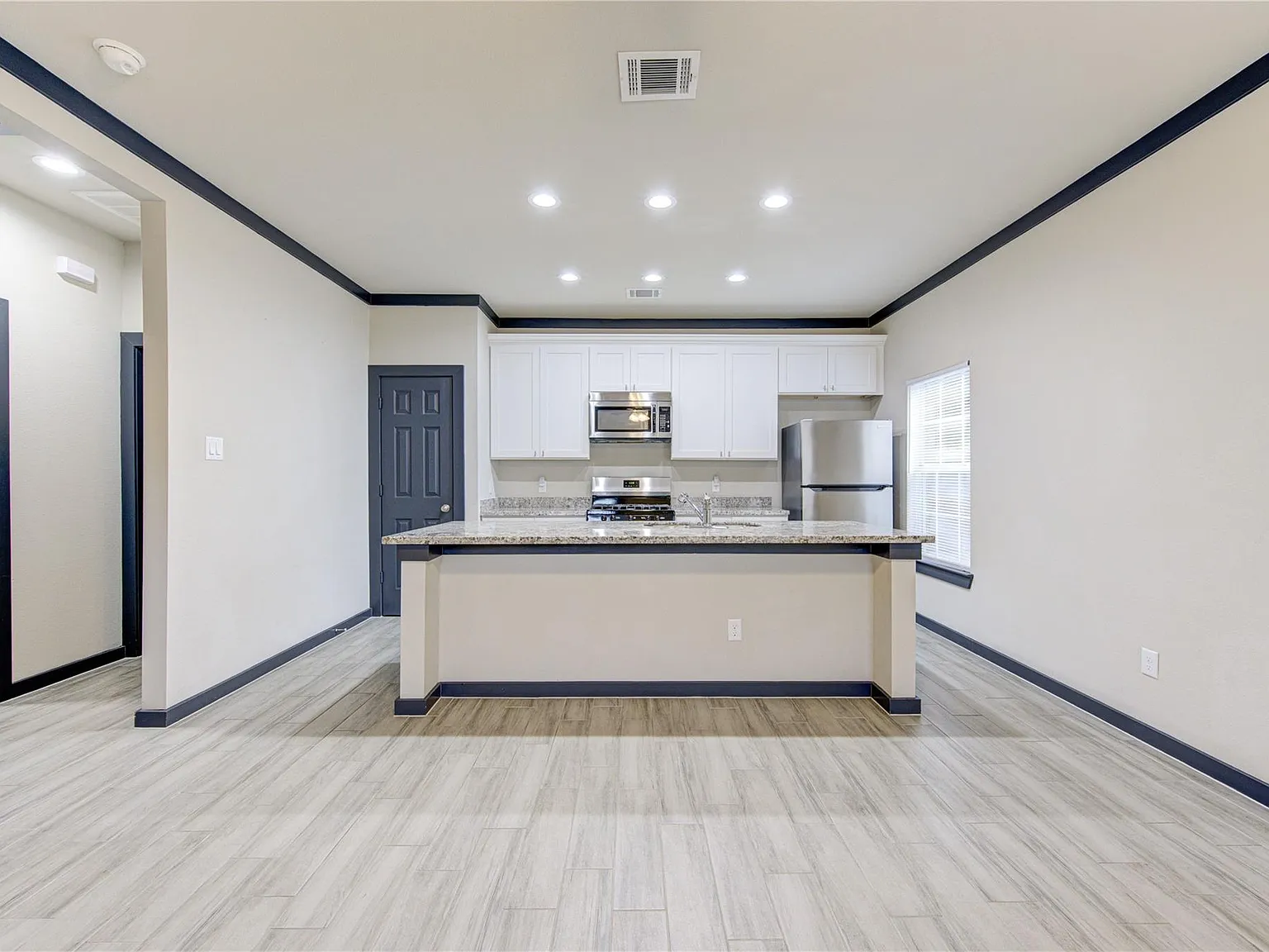 2 bed, 2.0 bath, 950 sqft, $1,475 — Photo 4