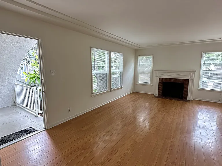 769 E Doran St #769 — Photo 3
