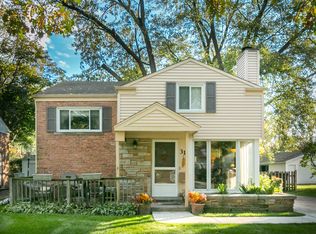 31 Ardmore Ave, Glenview, IL 60025