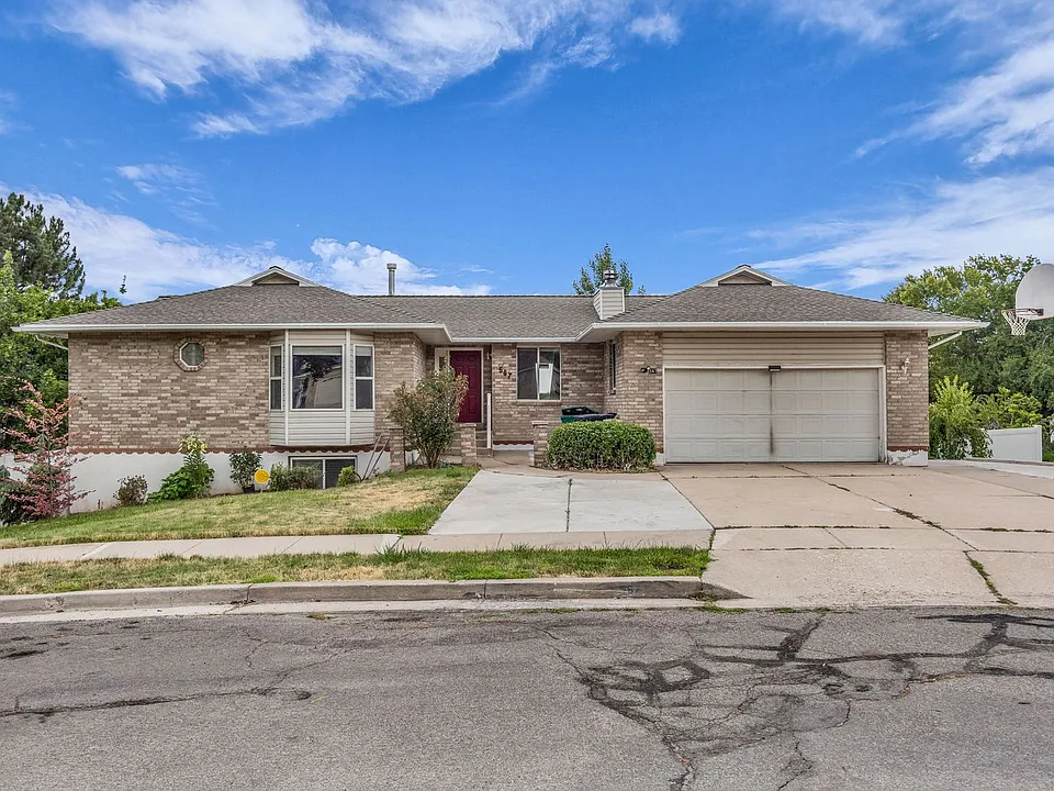 567 N Allanwood Pl