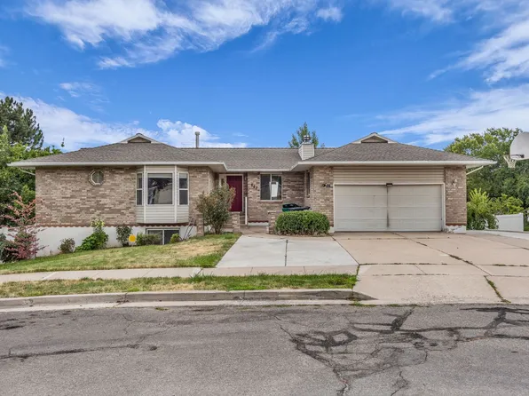 567 N Allanwood Pl, Layton, UT 84040