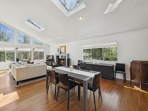 5th image of 43 Cordwood Ln