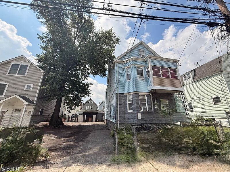 1st image of 190 Taylor St
