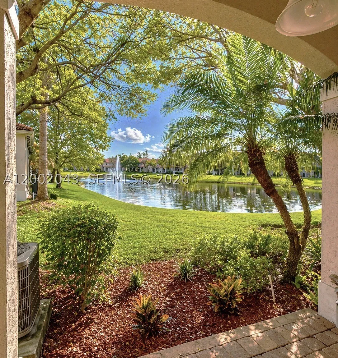 2 bed, 2.5 bath, 1056 sqft, $2,650 — Photo 4