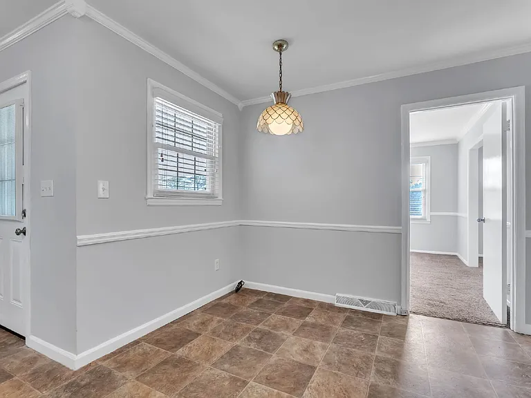 4 Dickens Ln — Photo 8