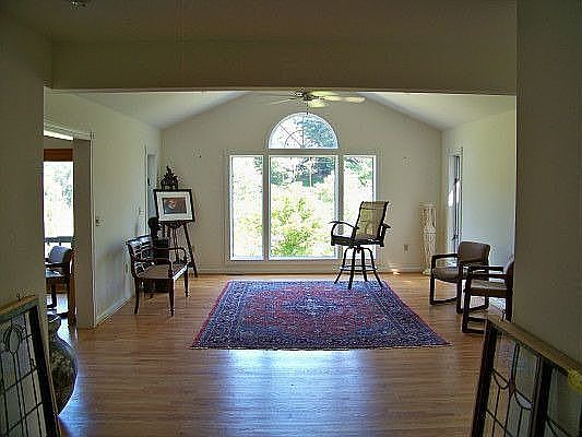 4th image of 10387 Troutdale Hwy