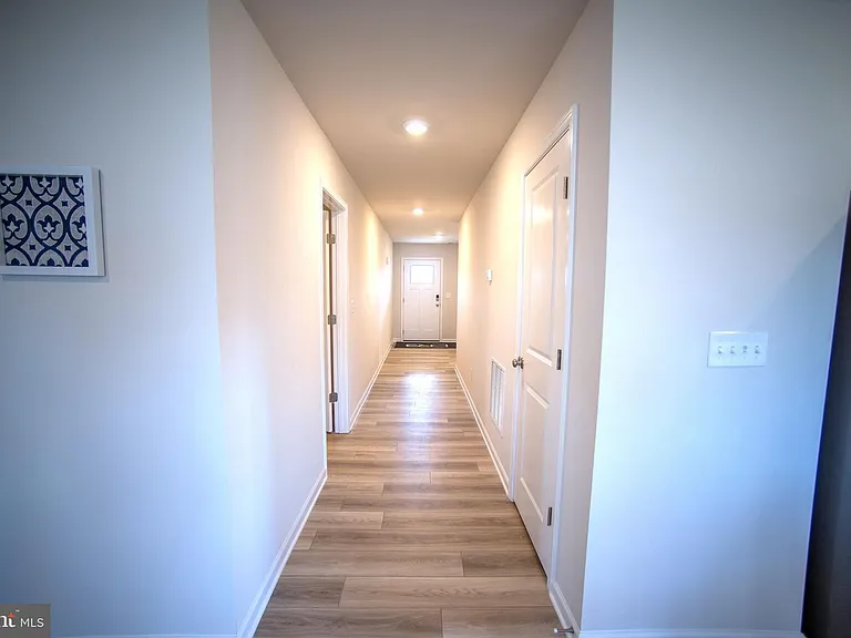 535 Hall Dr — Photo 2