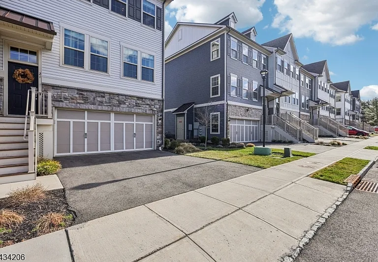 21 Dahlia Dr — Photo 44