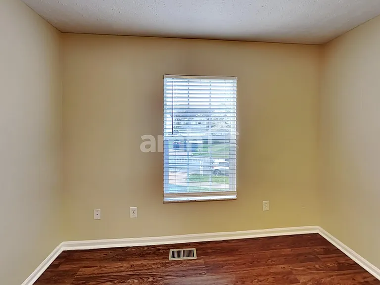 4024 Walnut Crossing Dr — Photo 18