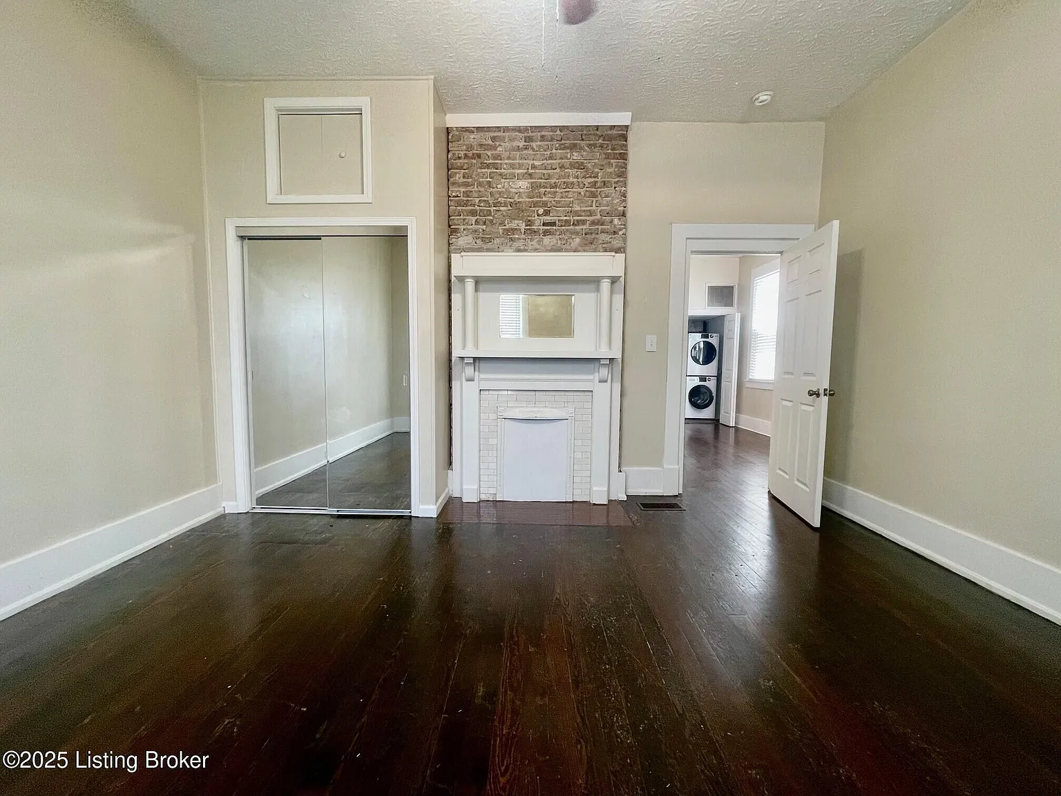 2 bed, 1.0 bath, 725 sqft, $1,395 — Photo 2