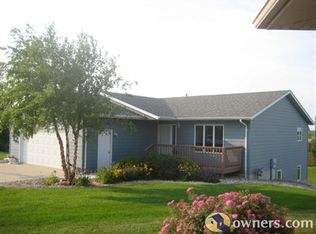 1010 Westview Dr, Dell Rapids, SD 57022