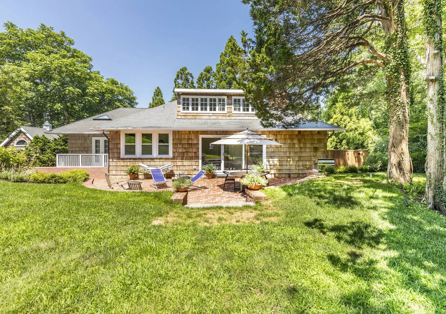 Renovated Traditional in Georgica Estate Section — Photo 1