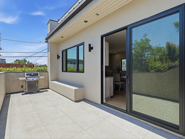 425 N Alfred St — Photo 25