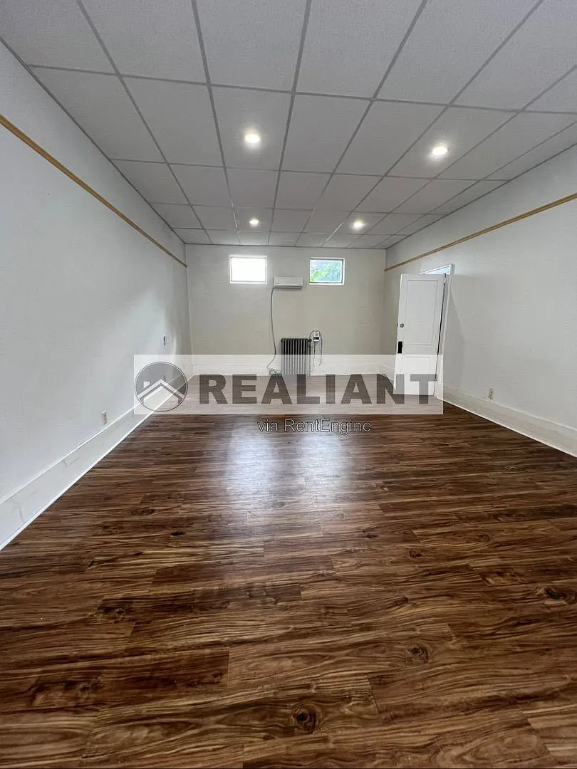Studio, $800 — Photo 3