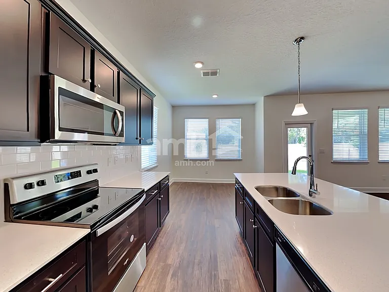 1131 Walden Pond Dr — Photo 4