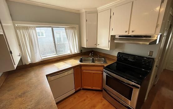 3rd image of 916 Owana Ave